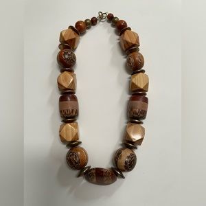 Vintage Carved Wood Chunky Necklace
Brown Polished Beads.